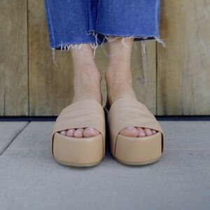 NOBO NO BOUNDARIES TAN OPEN TOE FLATFORM COMFORT SANDALS Size 8